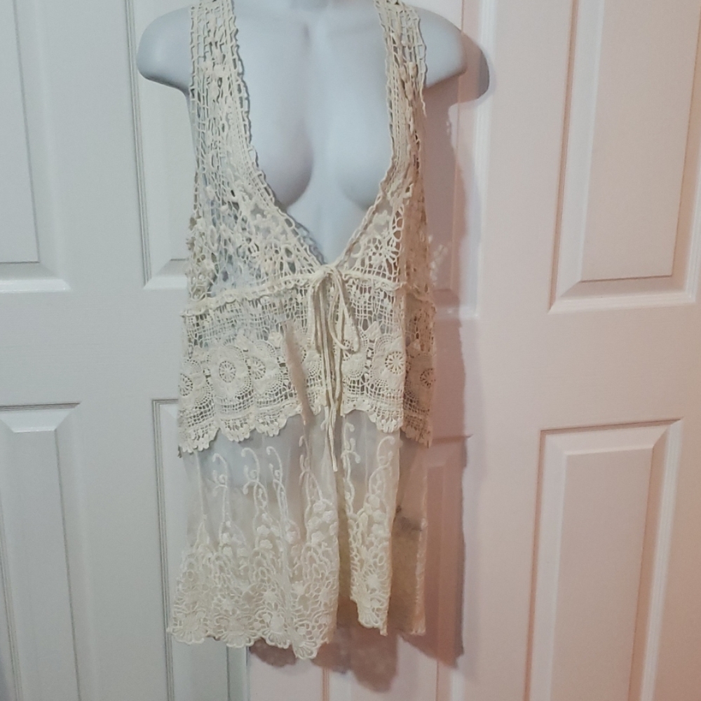 Beautiful lace vest jacket size XL ,new withot tag
